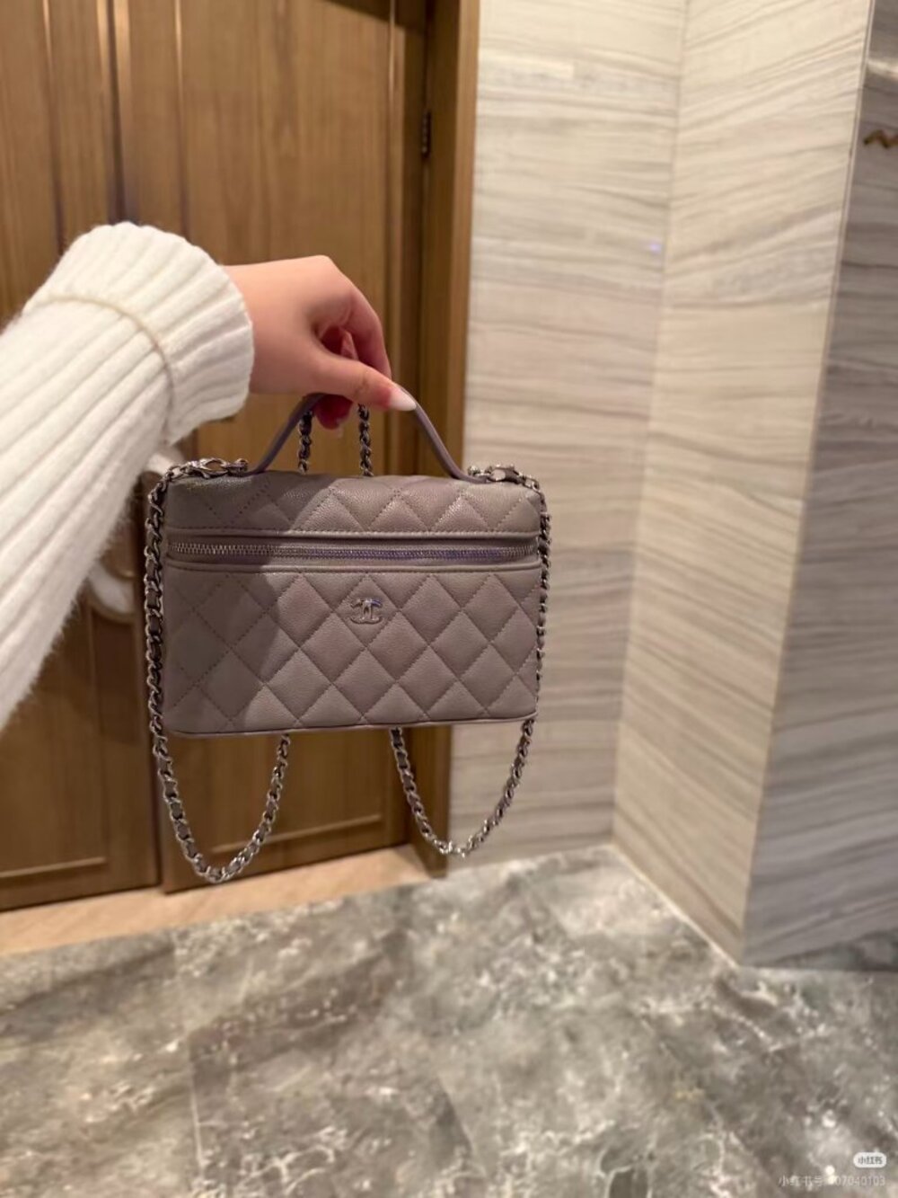 Classic CHANEL bag: A Stylish and Versatile Choice for Elegance